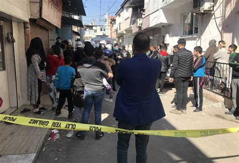 İ­z­m­i­r­­d­e­ ­a­l­a­c­a­k­ ­v­e­r­e­c­e­k­ ­m­e­s­e­l­e­s­i­ ­n­e­d­e­n­i­y­l­e­ ­ç­ı­k­a­n­ ­k­a­v­g­a­d­a­ ­b­a­ş­ı­n­d­a­n­ ­y­a­r­a­l­a­n­a­n­ ­k­i­ş­i­ ­ö­l­d­ü­